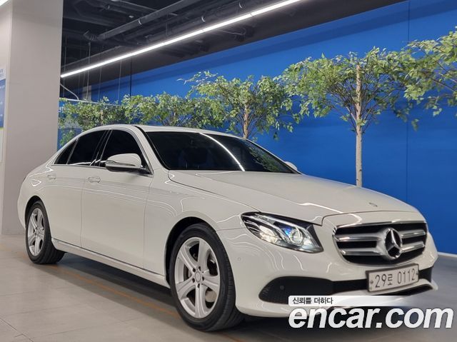 Mercedes-Benz E-Class 2017 — photo 2