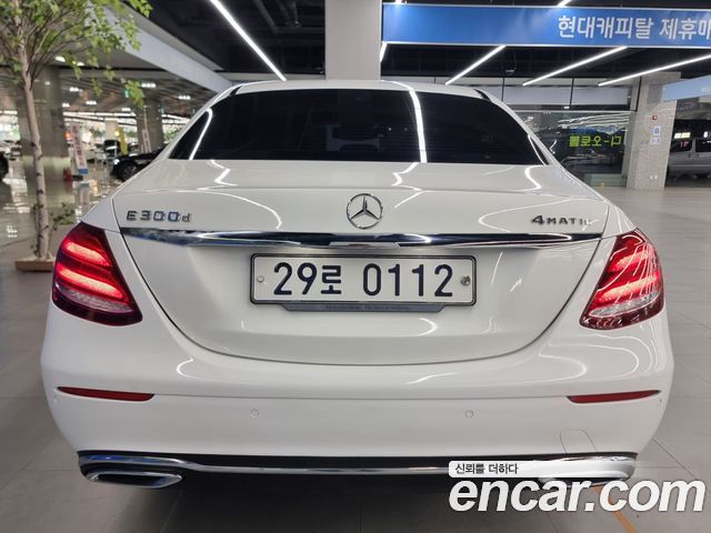 Mercedes-Benz E-Class 2017 — photo 4