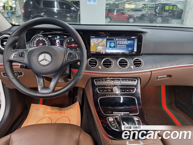 Mercedes-Benz E-Class 2017 — photo 9