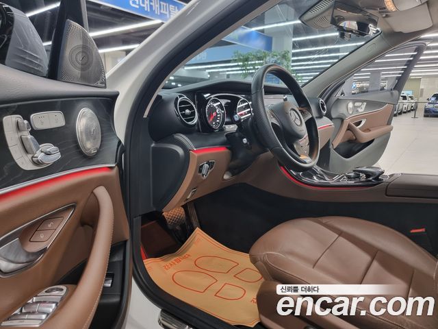 Mercedes-Benz E-Class 2017 — photo 15
