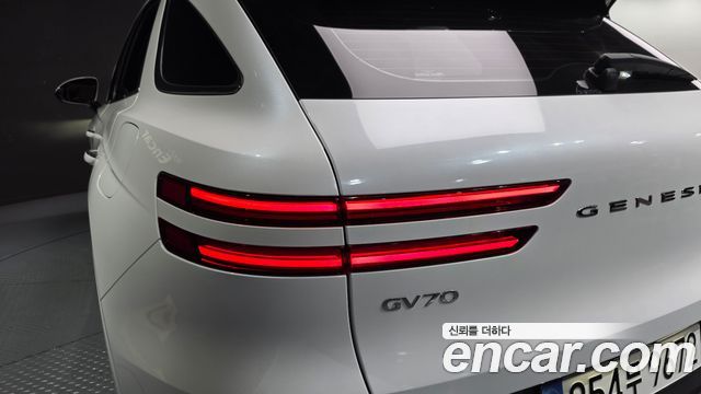 Genesis GV70 2025 — photo 9