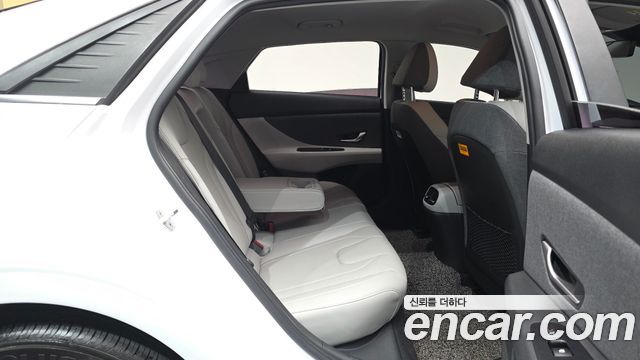 Hyundai AVANTE 2021 — photo 17
