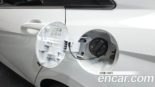 Hyundai AVANTE 2021 — photo 33