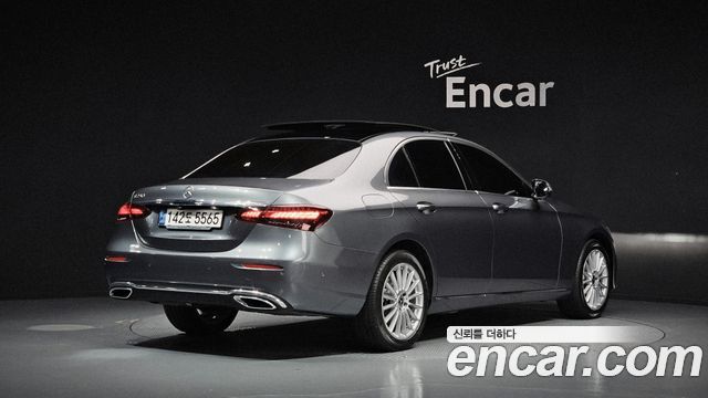 Mercedes-Benz E-Class 2021 — photo 2