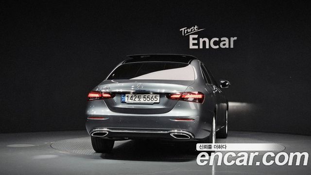Mercedes-Benz E-Class 2021 — photo 4