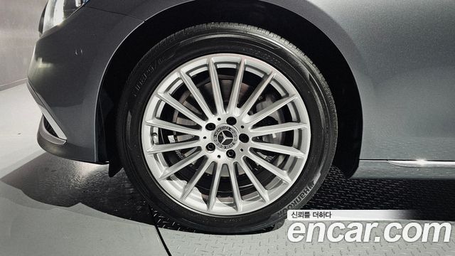 Mercedes-Benz E-Class 2021 — photo 5
