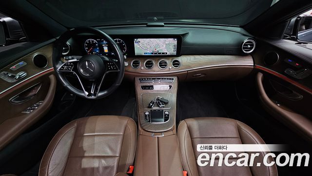 Mercedes-Benz E-Class 2021 — photo 10