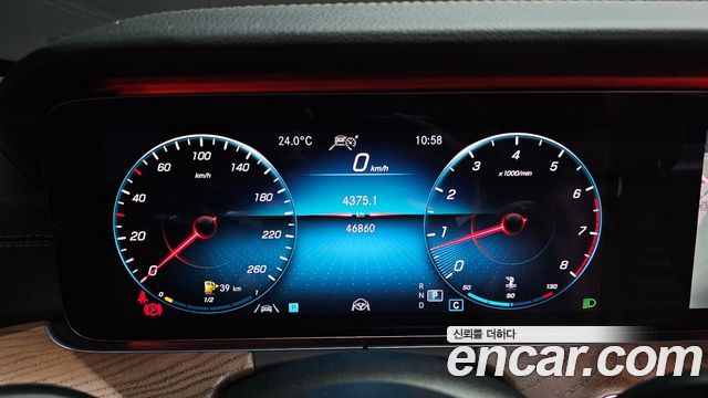 Mercedes-Benz E-Class 2021 — photo 11