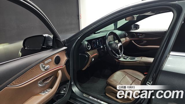Mercedes-Benz E-Class 2021 — photo 13