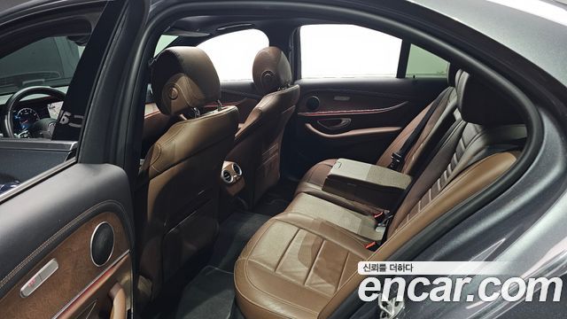 Mercedes-Benz E-Class 2021 — photo 17