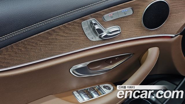 Mercedes-Benz E-Class 2021 — photo 24