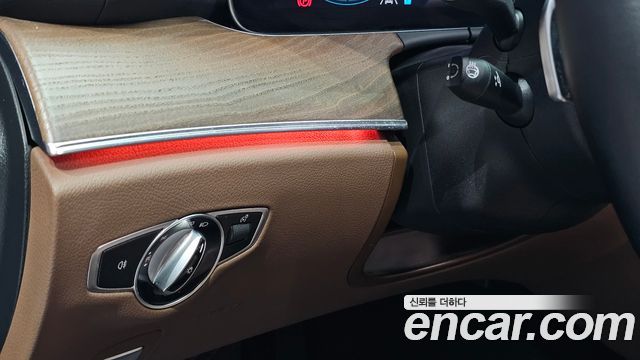 Mercedes-Benz E-Class 2021 — photo 26