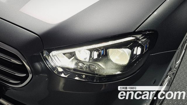 Mercedes-Benz E-Class 2021 — photo 8