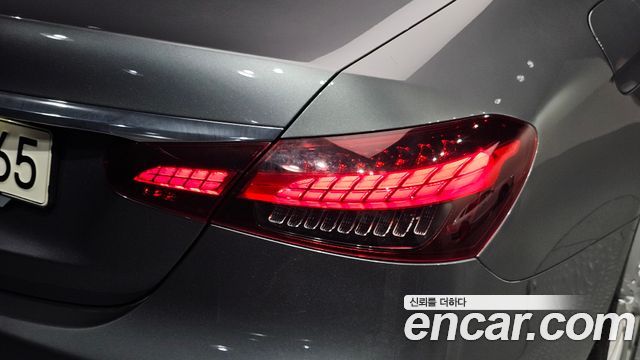 Mercedes-Benz E-Class 2021 — photo 9