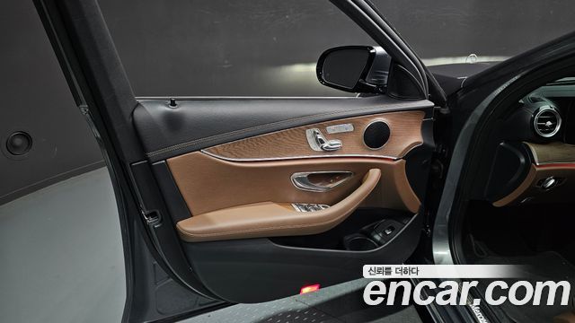 Mercedes-Benz E-Class 2021 — photo 14