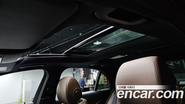 Mercedes-Benz E-Class 2021 — photo 28