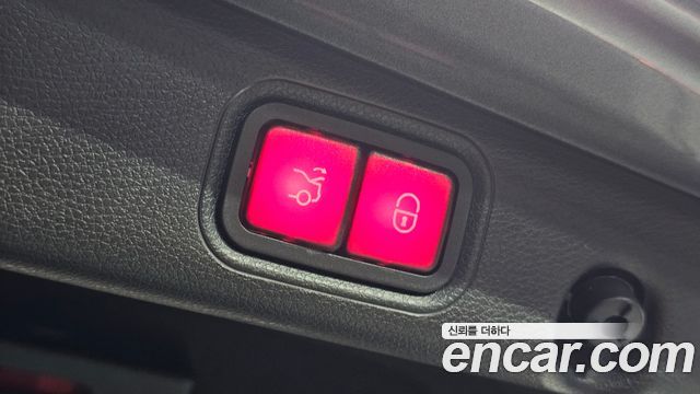 Mercedes-Benz E-Class 2021 — photo 29