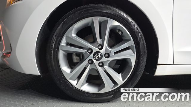 Hyundai AVANTE 2017 — photo 5