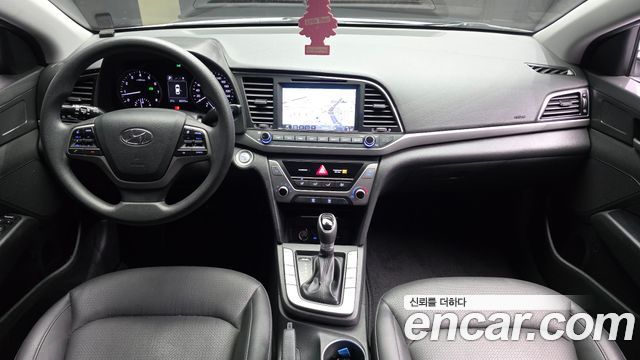 Hyundai AVANTE 2017 — photo 10