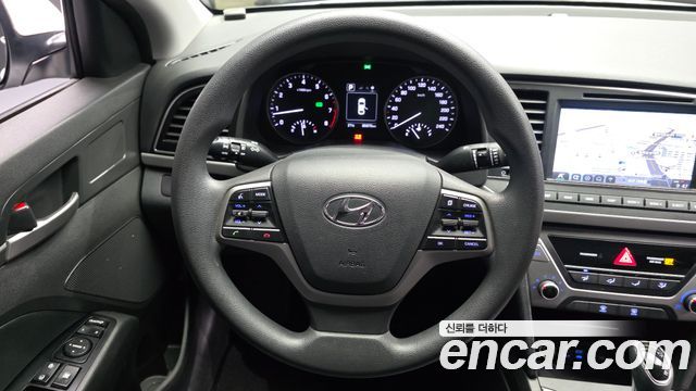 Hyundai AVANTE 2017 — photo 19