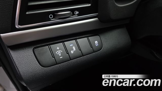 Hyundai AVANTE 2017 — photo 20