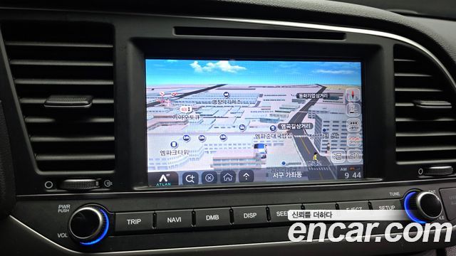 Hyundai AVANTE 2017 — photo 21