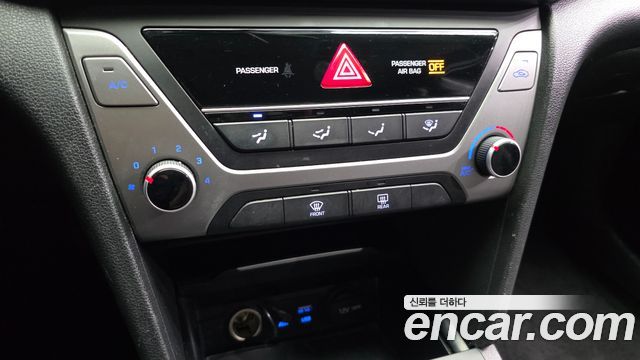 Hyundai AVANTE 2017 — photo 23