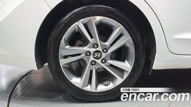 Hyundai AVANTE 2017 — photo 7