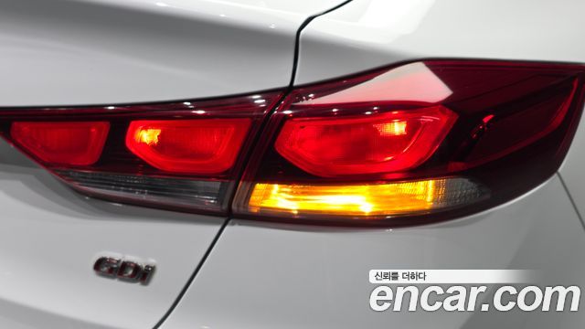 Hyundai AVANTE 2017 — photo 9