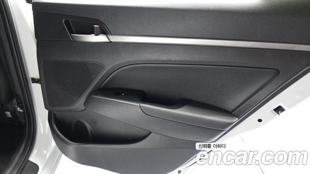 Hyundai AVANTE 2017 — photo 15