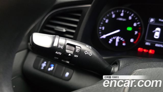 Hyundai AVANTE 2017 — photo 27
