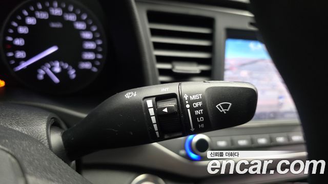 Hyundai AVANTE 2017 — photo 28