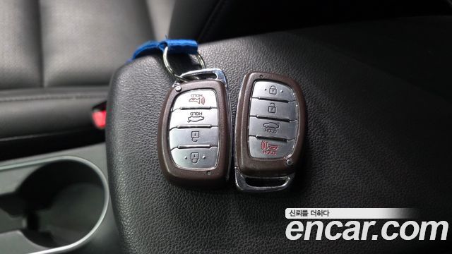 Hyundai AVANTE 2017 — photo 30
