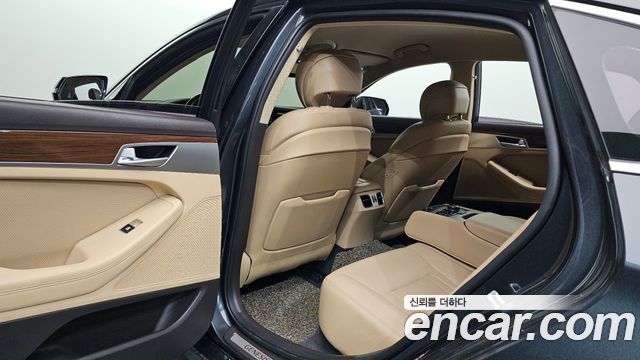 Genesis G80 2018 — photo 11