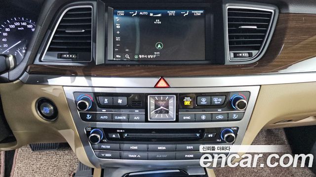 Genesis G80 2018 — photo 16