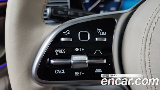 Mercedes-Benz GLS-Class 2023 — photo 23