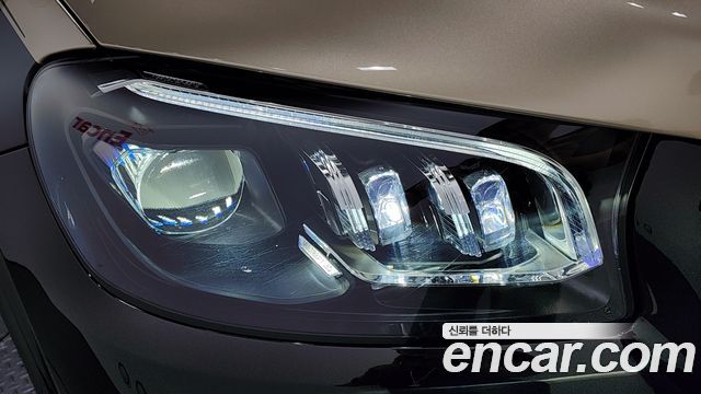 Mercedes-Benz GLS-Class 2023 — photo 8