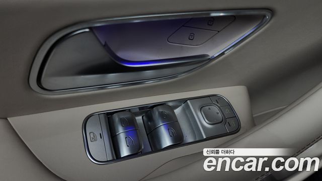 Mercedes-Benz GLS-Class 2023 — photo 28