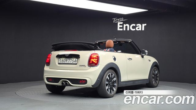 Mini Cooper Convertible 2019 — photo 2