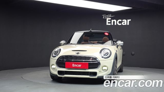 Mini Cooper Convertible 2019 — photo 3