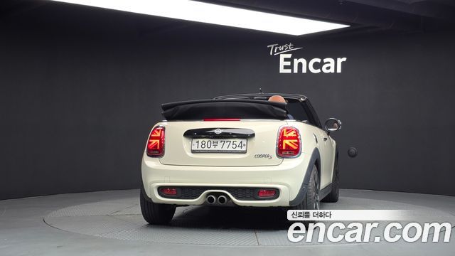 Mini Cooper Convertible 2019 — photo 4
