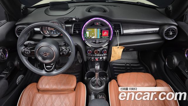 Mini Cooper Convertible 2019 — photo 10