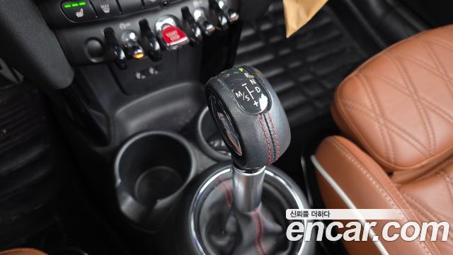 Mini Cooper Convertible 2019 — photo 12
