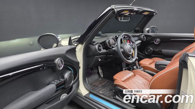 Mini Cooper Convertible 2019 — photo 13