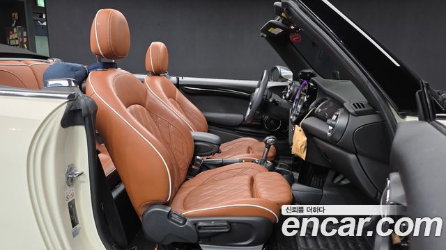 Mini Cooper Convertible 2019 — photo 17