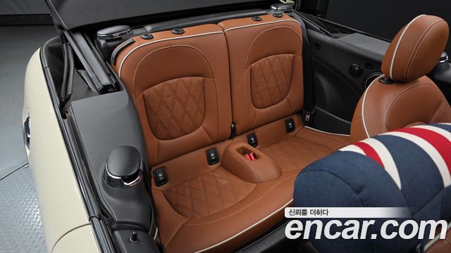 Mini Cooper Convertible 2019 — photo 18