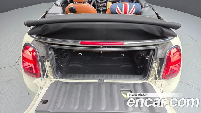 Mini Cooper Convertible 2019 — photo 26