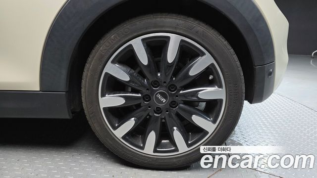 Mini Cooper Convertible 2019 — photo 7