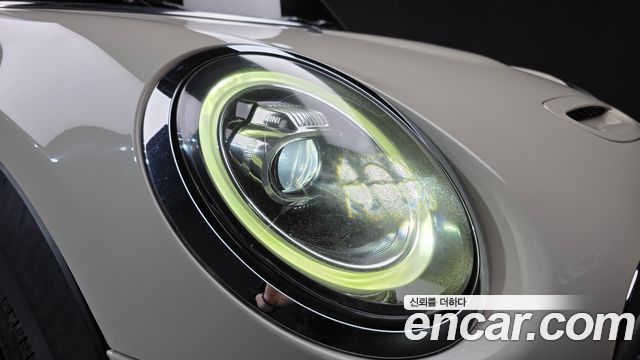 Mini Cooper Convertible 2019 — photo 8