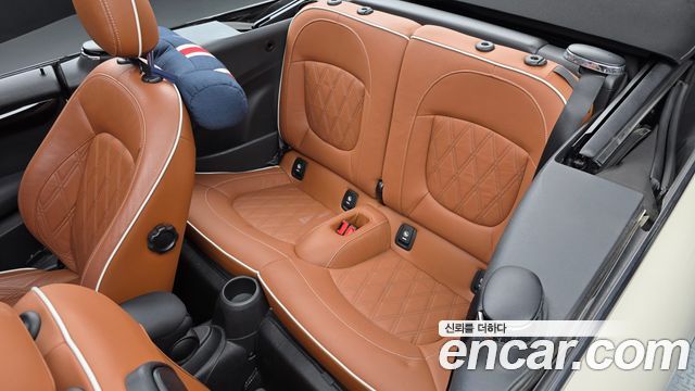 Mini Cooper Convertible 2019 — photo 16